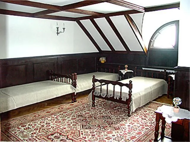 O.W. DWÓR RYCHWAŁD – Rychwałd, Polska