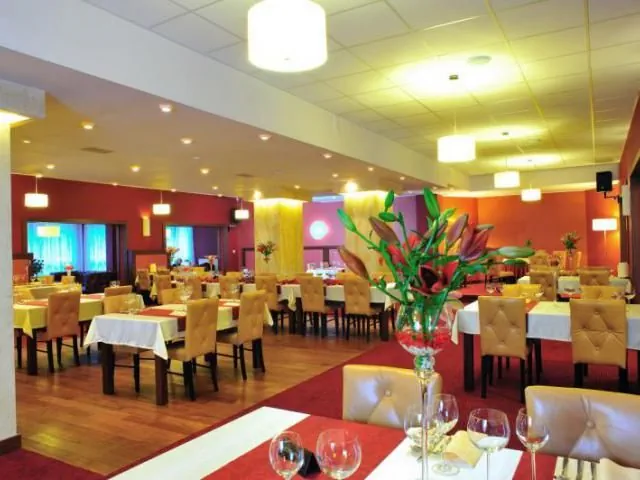 Hotel Złoty Las  Świdnica – Świdnica, Polska