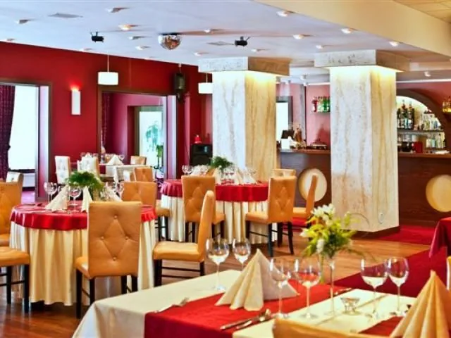 Hotel Złoty Las  Świdnica – Świdnica, Polska
