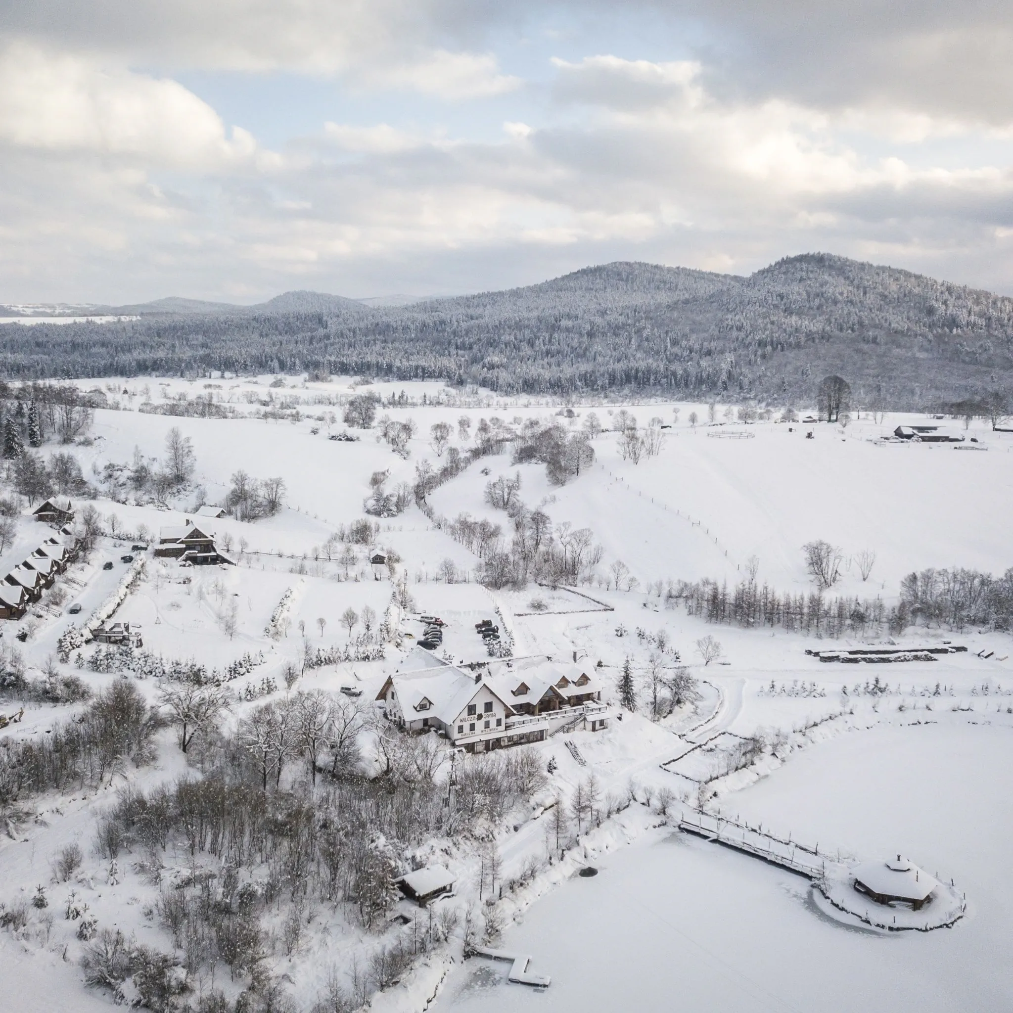 WILCZA JAMA. LUTOWISKA – Lutowiska, Polska