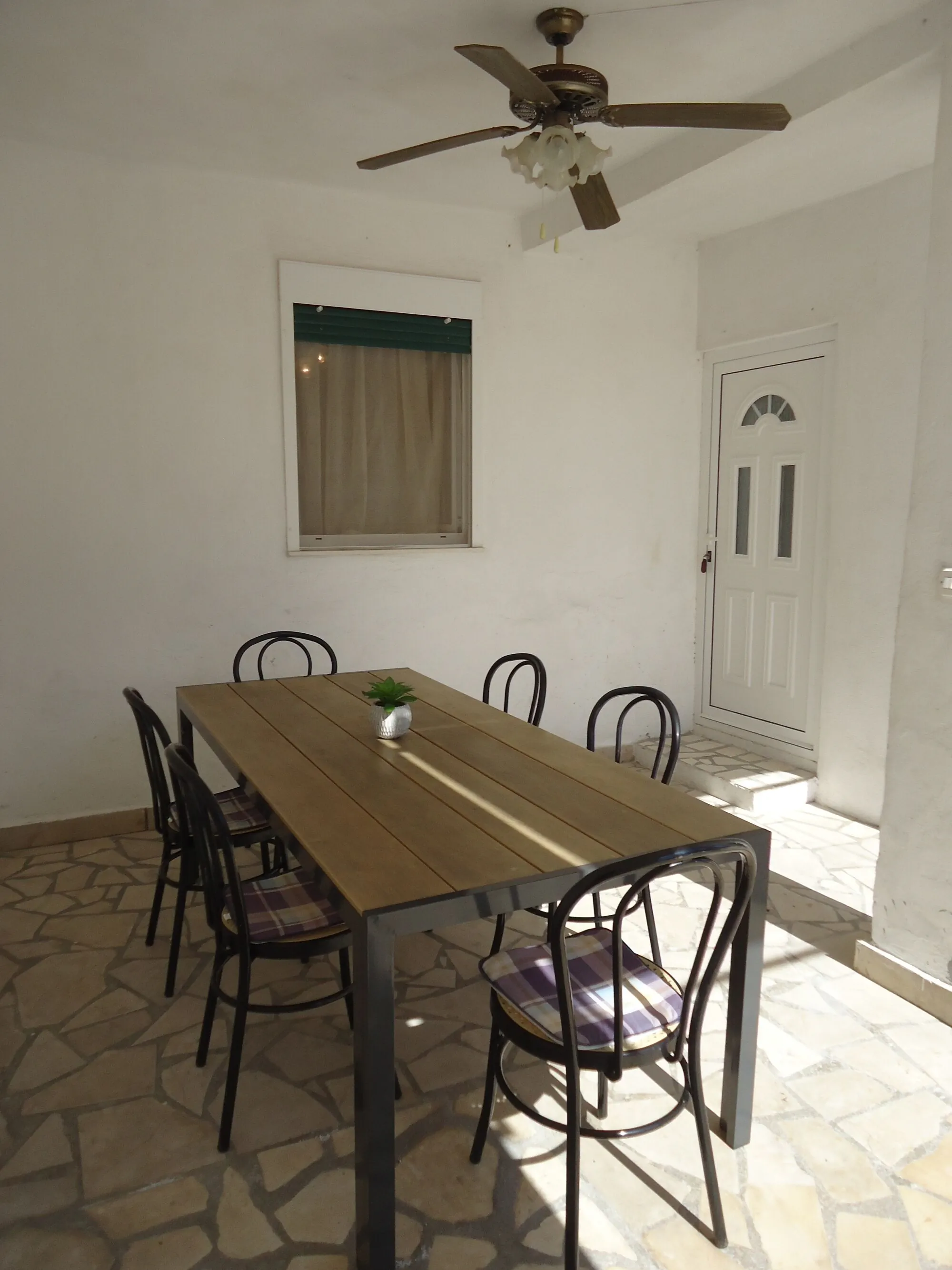 Beachfront House With Hot TubVinišće, Trogir - 14704 Vinišće – Vinišće, Chorwacja