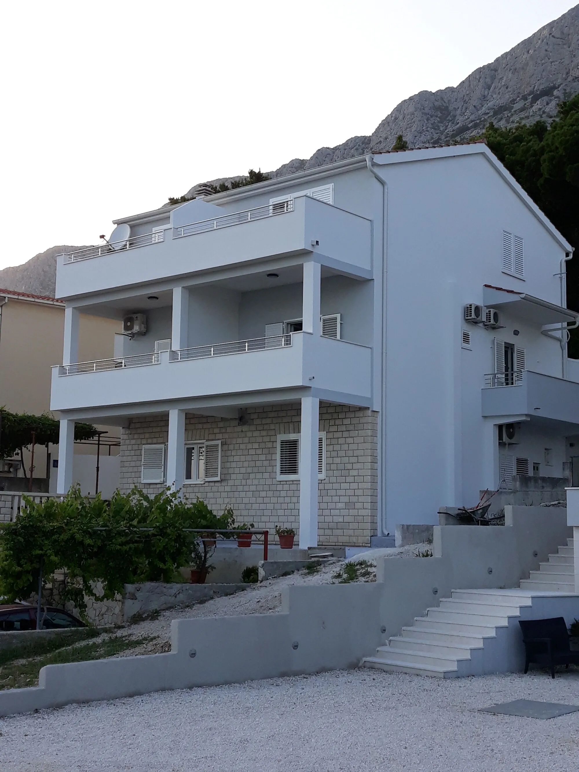 Apartments With Parking Space Medići, Omiš - 1045 Medići – Medići, Croația