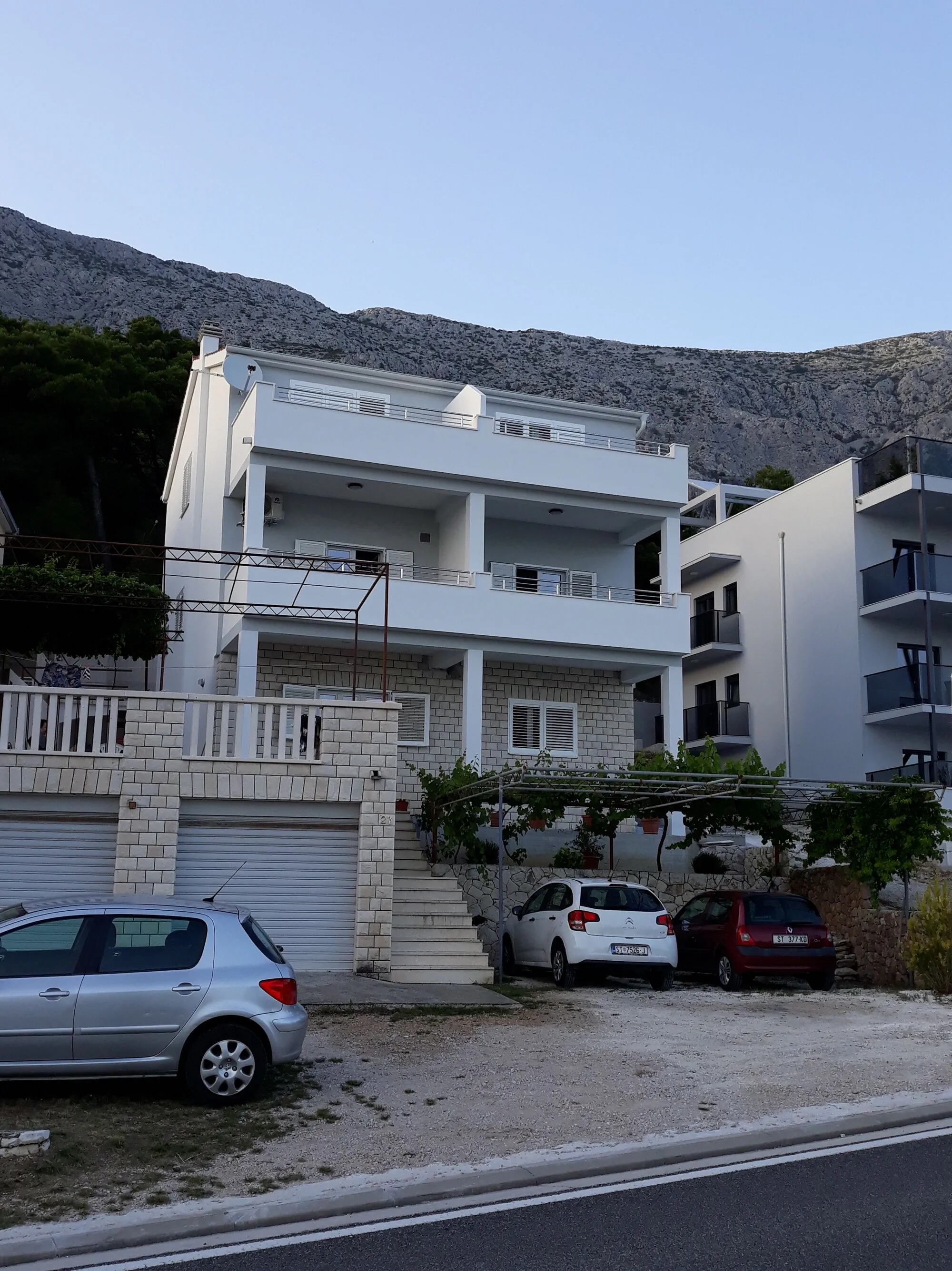 Apartments With Parking Space Medići, Omiš - 1045 Medići – Medići, Croația