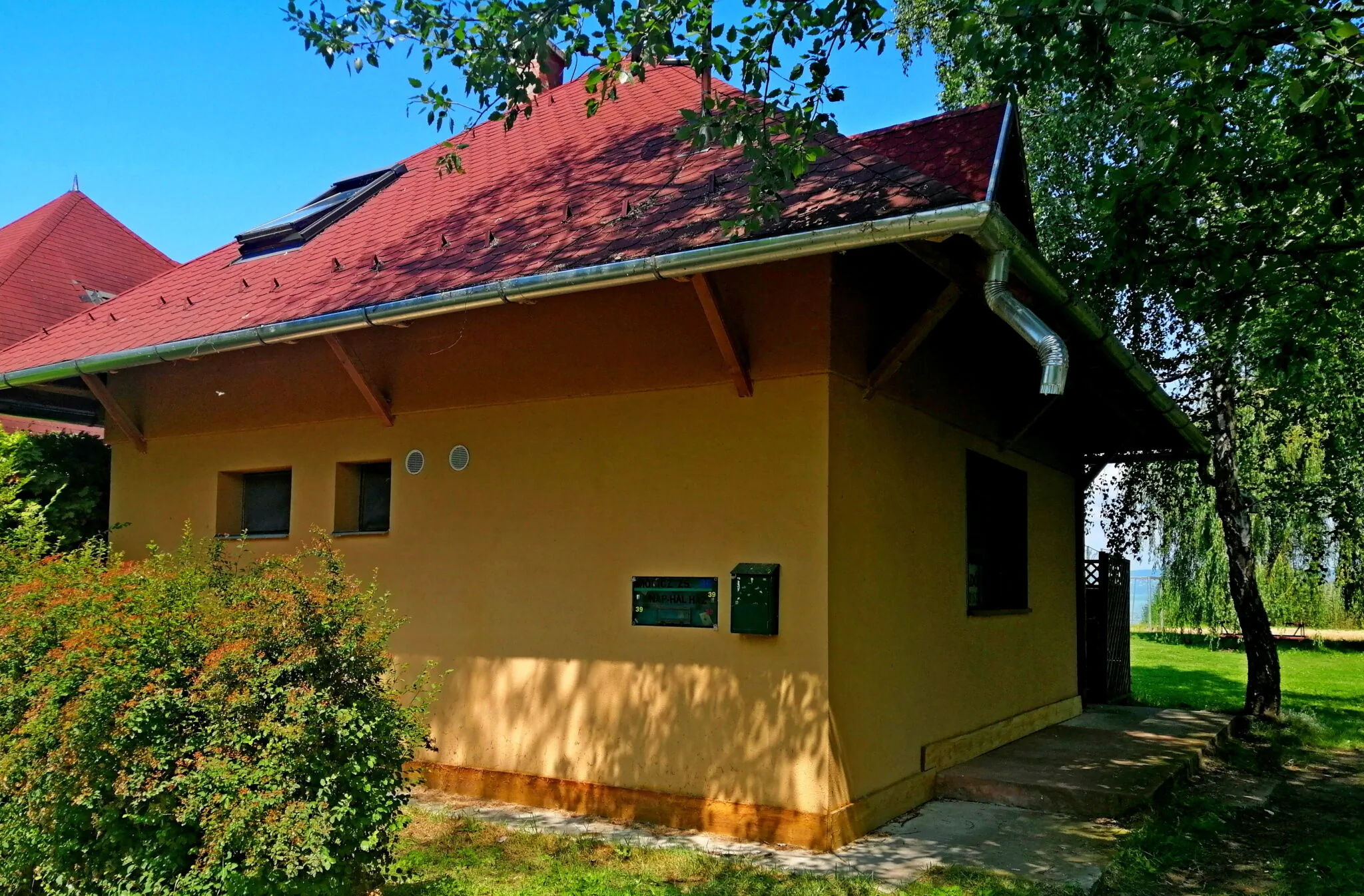 Nap-Hal Vízparti Ház Balatonszárszó – Balatonszárszó, Ungaria