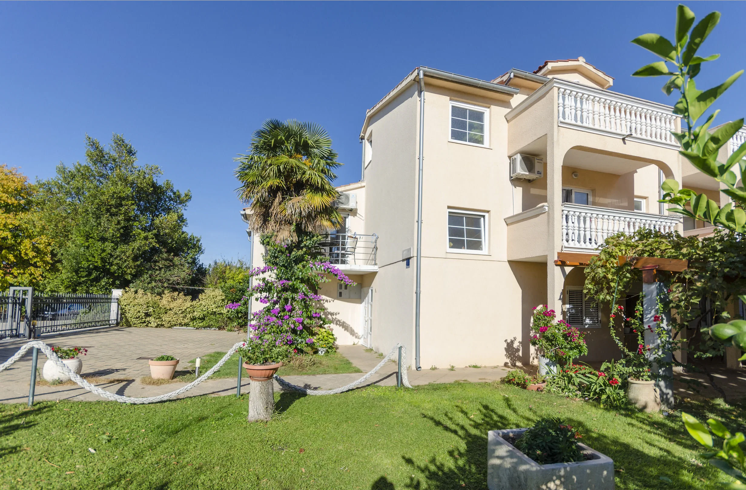 Apartments Sweet garden Vodice – Vodice, Croația
