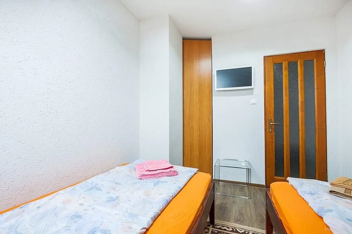 Cabana Erőss Lăzarea – Lăzarea, România