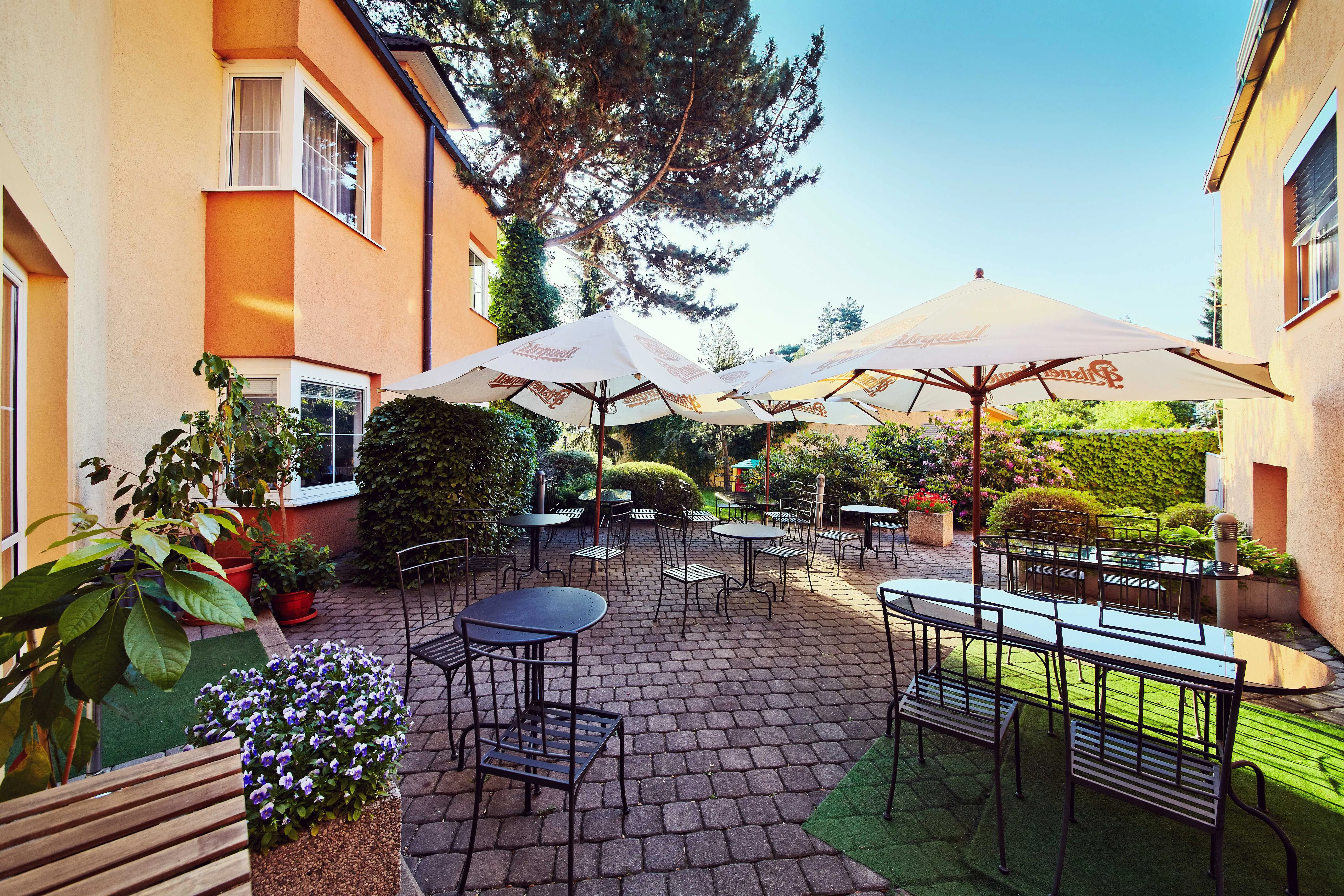HOTEL TULIPÁN Průhonice - foto 2