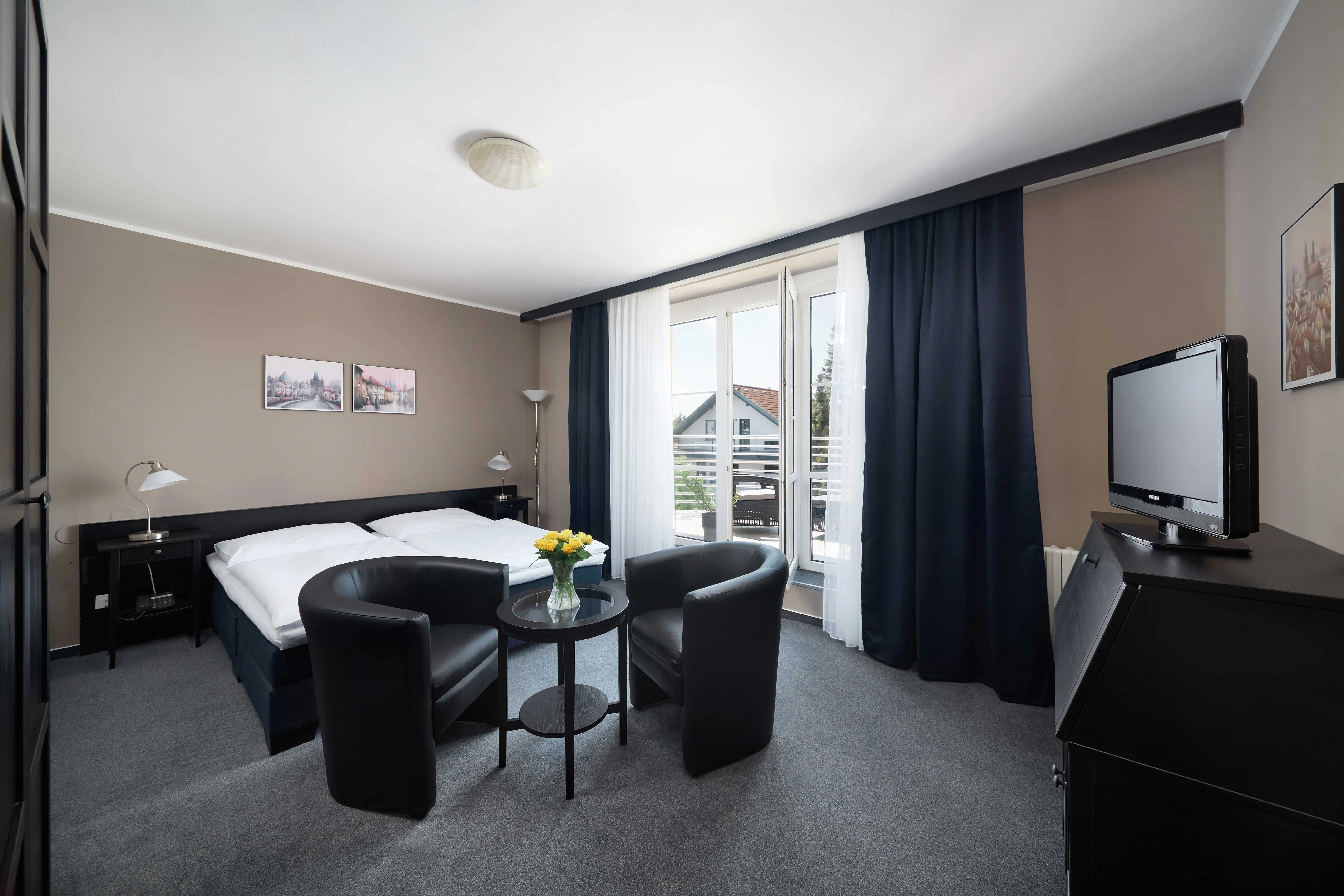 HOTEL TULIPÁN Průhonice - foto 3