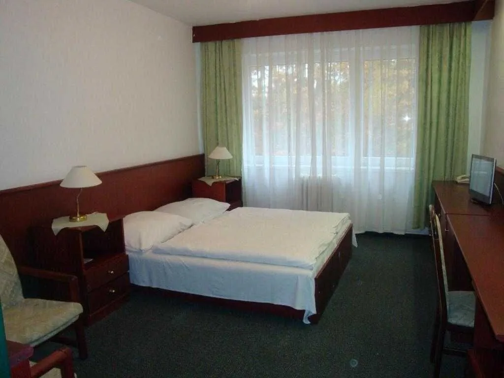 Hotel Astra Tuchlovice – Tuchlovice, Republica Cehă