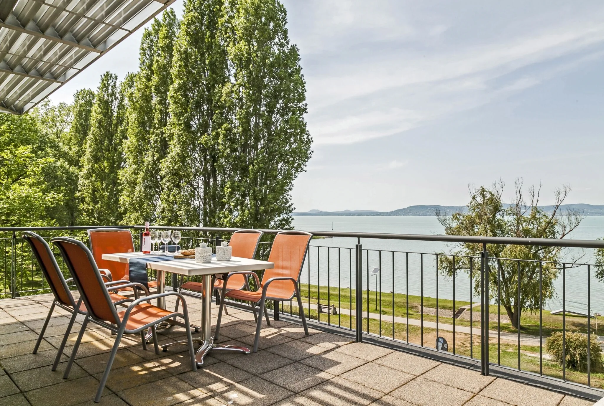 Panoramic Art Apartment with jacuzzi Balatonlelle – Balatonlelle, Ungaria