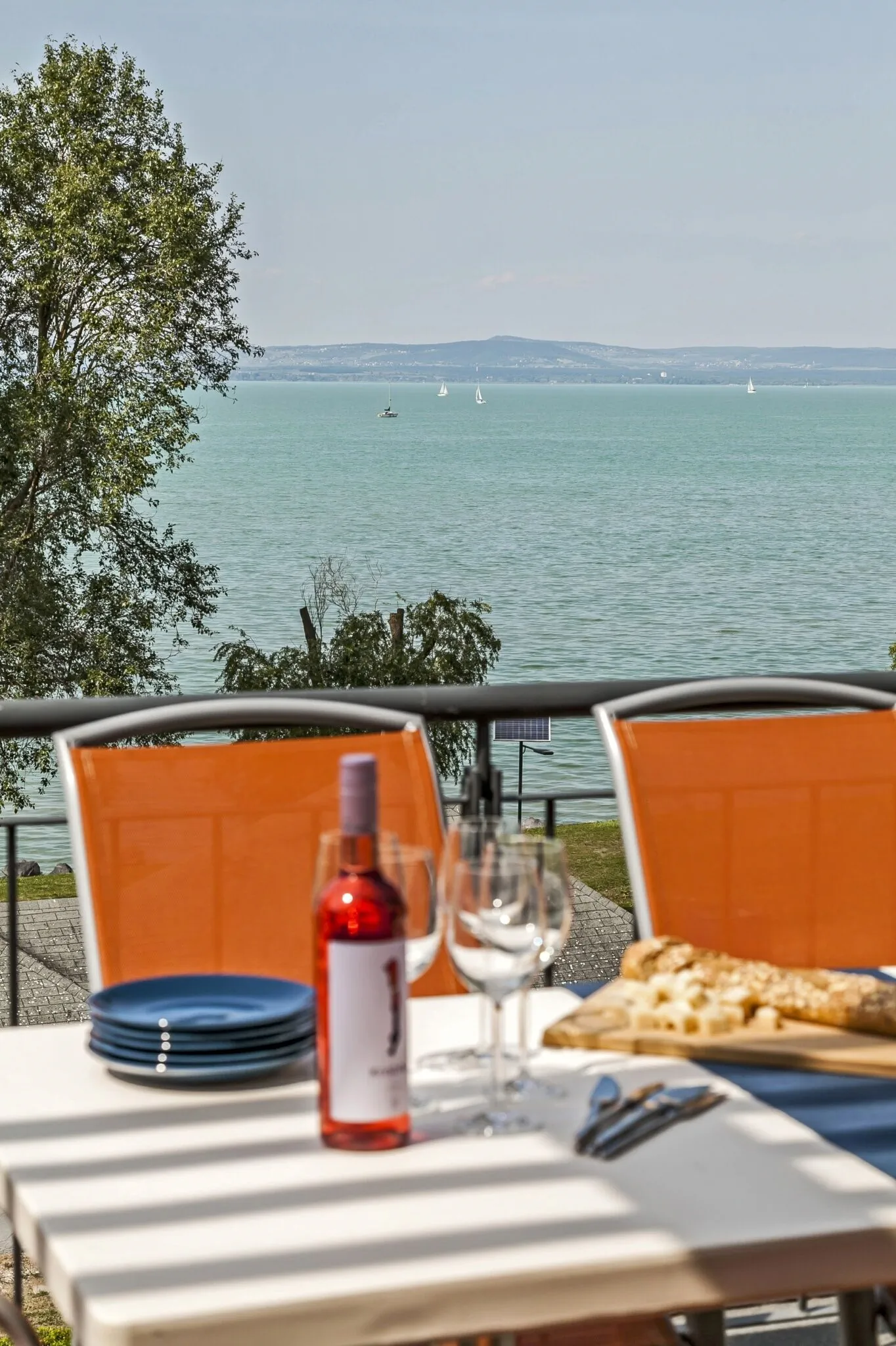 Panoramic Art Apartment with jacuzzi Balatonlelle – Balatonlelle, Ungaria