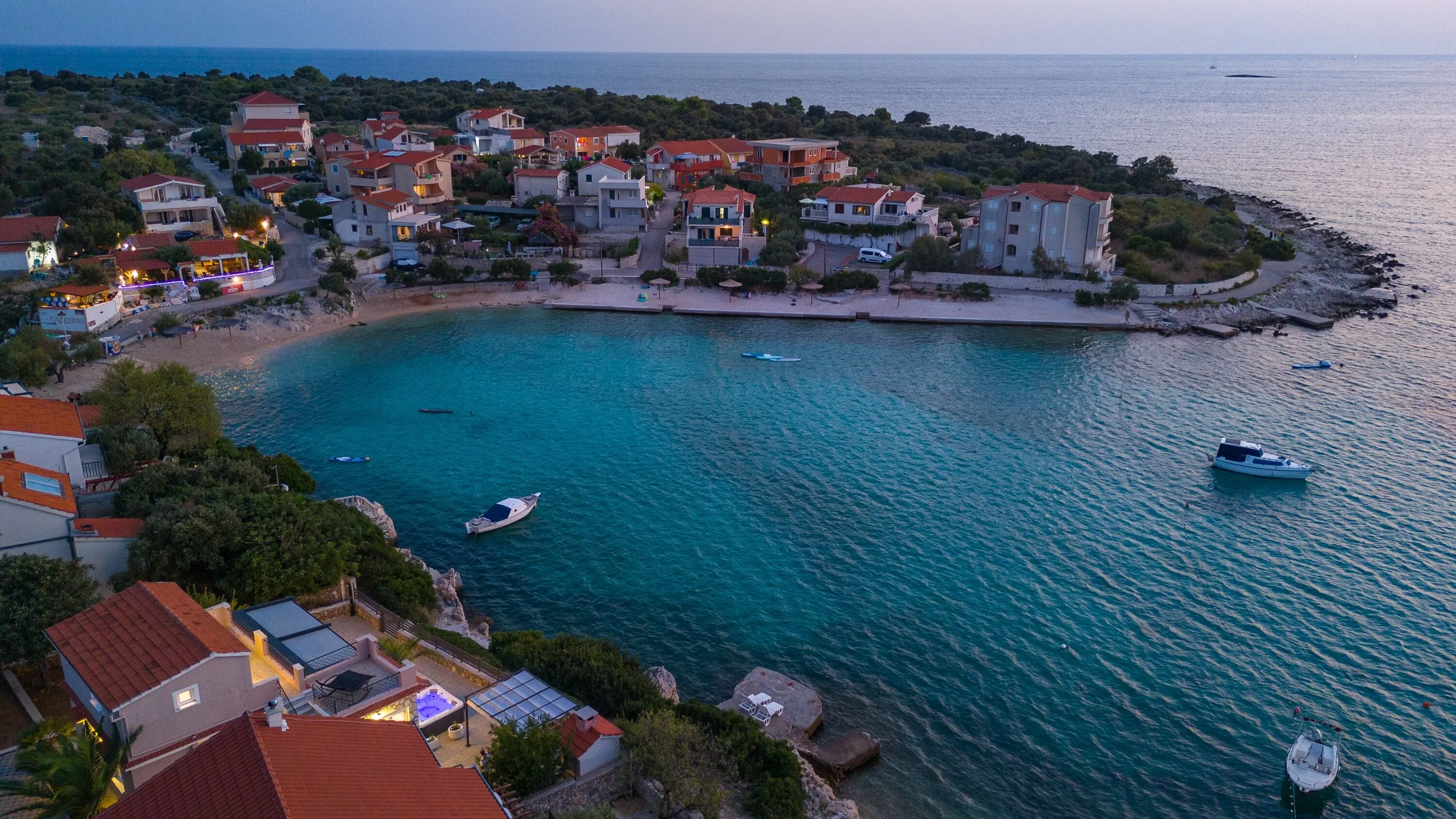 Beachfront Family-friendly House With Hot Tub Kanica, Rogoznica - 16304 Kanica – Kanica, Chorwacja