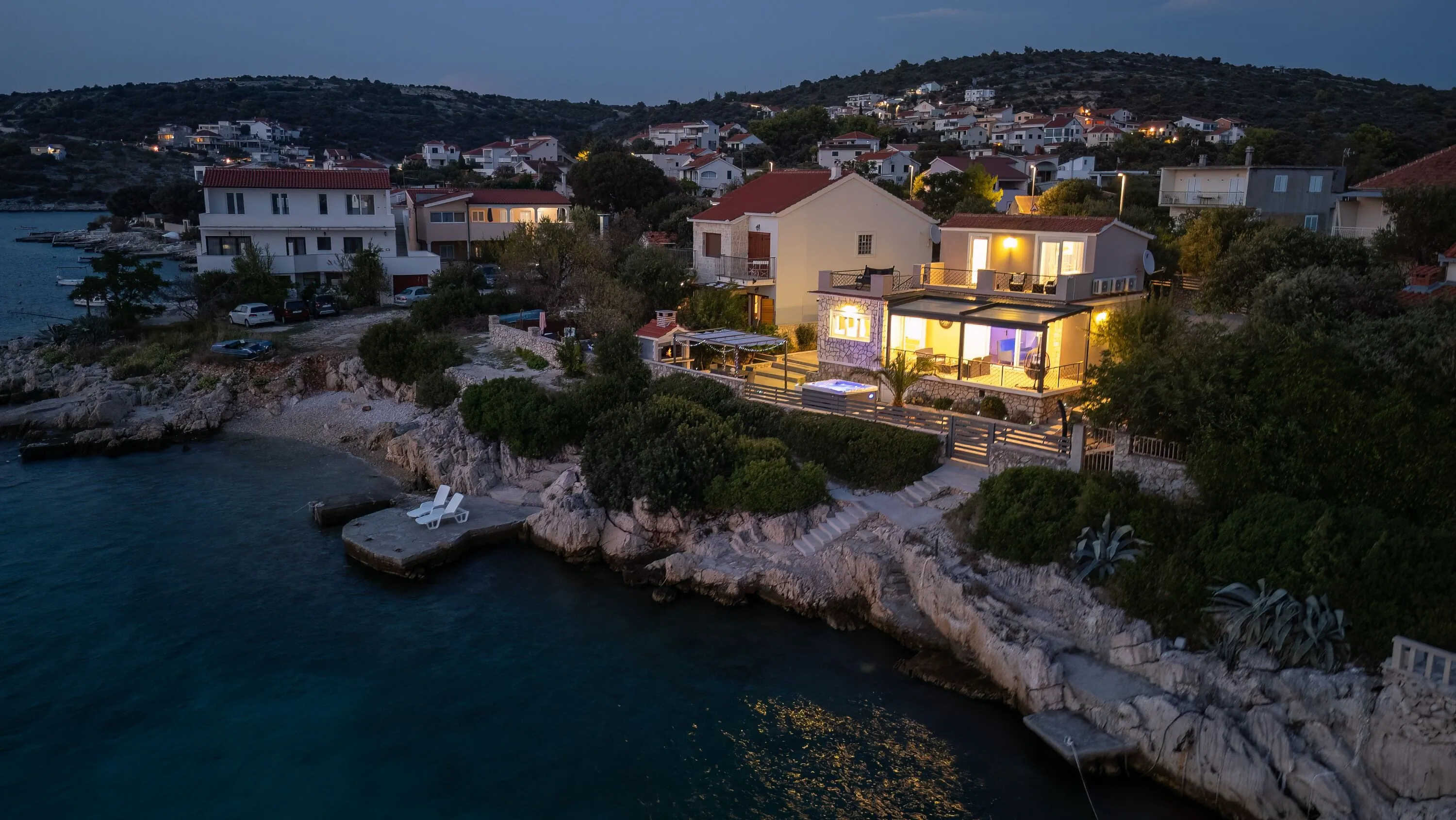 Beachfront Family-friendly House With Hot Tub Kanica, Rogoznica - 16304 Kanica – Kanica, Chorwacja