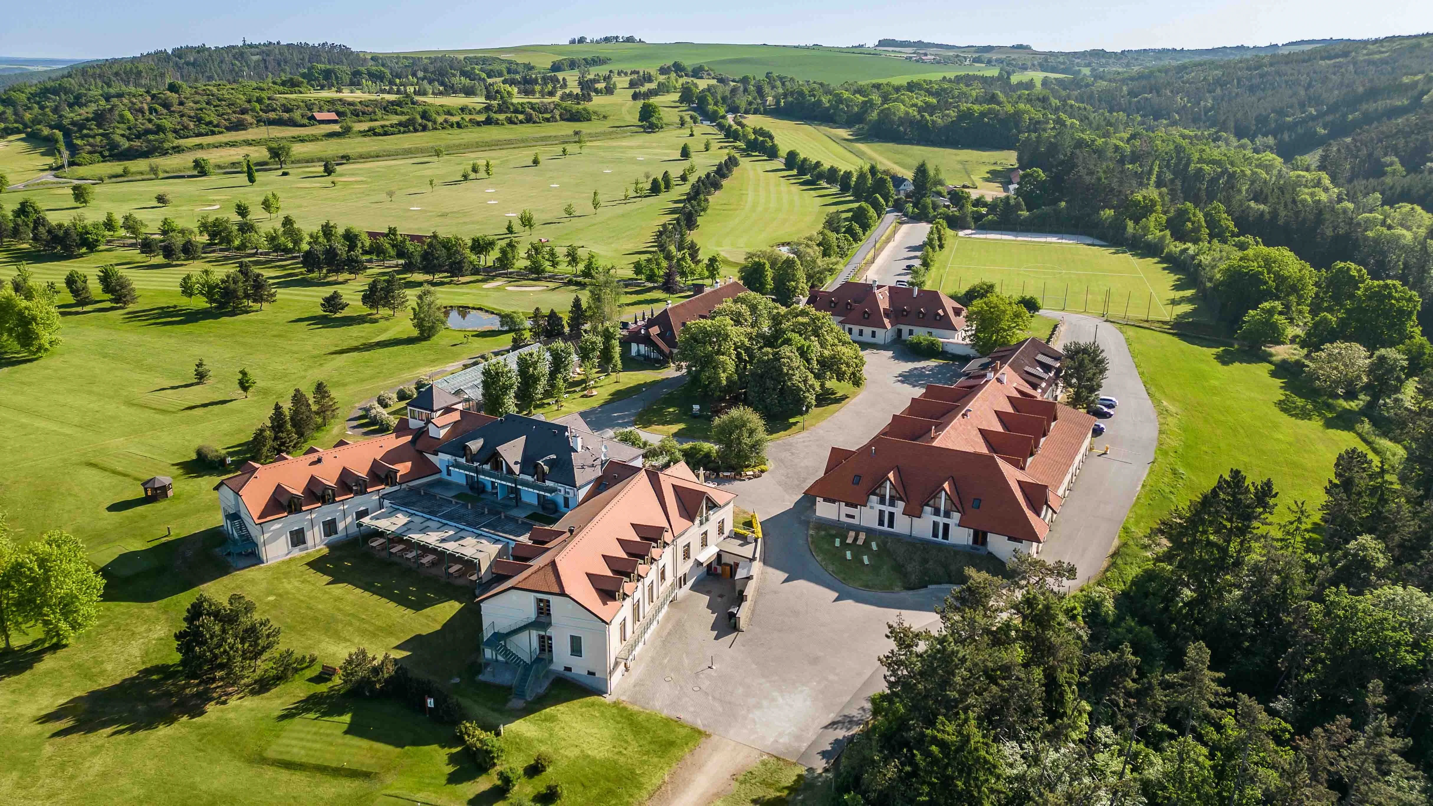 DAROVANSKÝ DVŮR RESORT, WELLNESS & GOLF HOTEL Břasy – Břasy, Republica Cehă