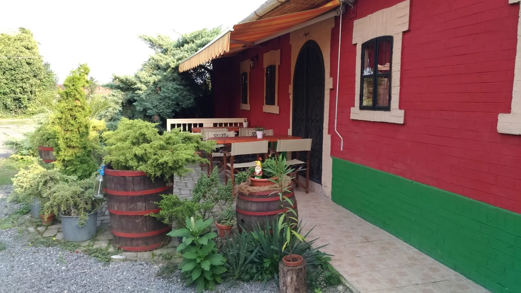 Hangonyi Pizzéria és Vendégház Hangony – Hangony, Ungaria