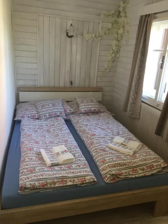 Roubenka Doubravice Hrubá Skála – Hrubá Skála, Republica Cehă