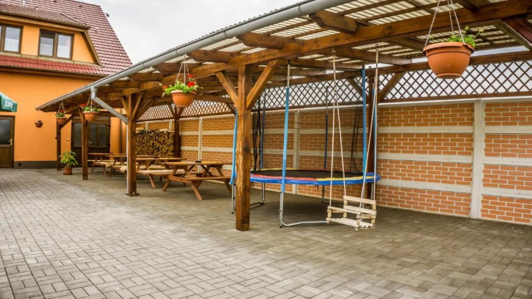 Penzion s restaurací Na Fürhaple Šakvice – Šakvice, Republica Cehă