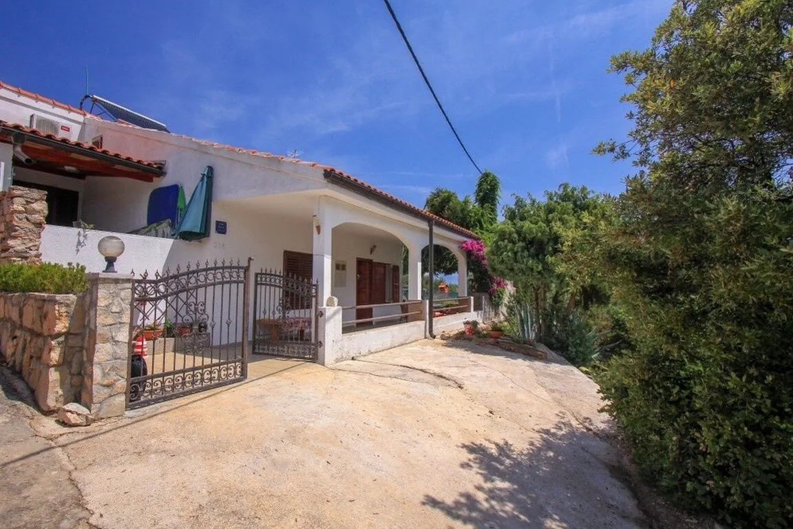 Robinson House Ina 1 Gdinj – Gdinj, Chorwacja