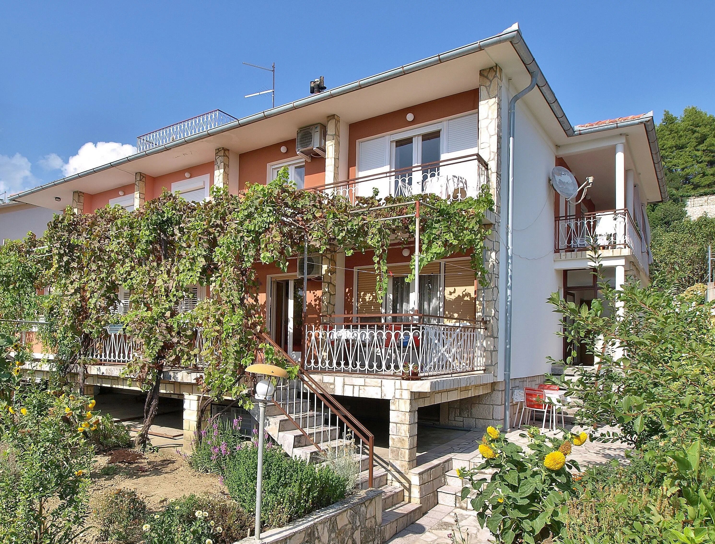 Apartments With Parking Space Palit, Rab - 17881 Palit – Palit, Croația