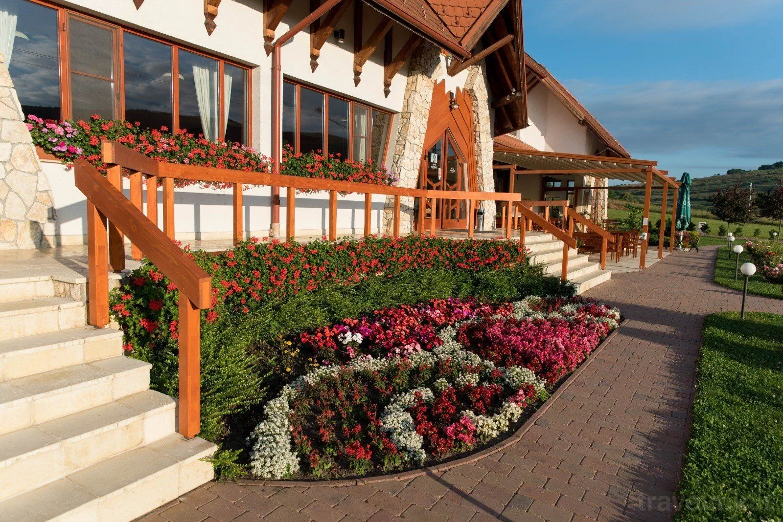 Bonanza Pensiune și Restaurant Rădaia - foto 6