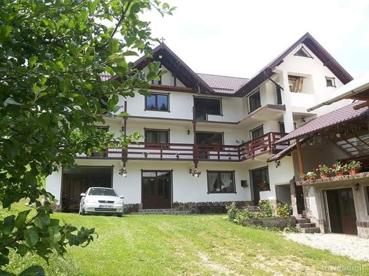Pensiunea Casa Georgiana și Gabriel Poiana Mărului – Poiana Mărului, România