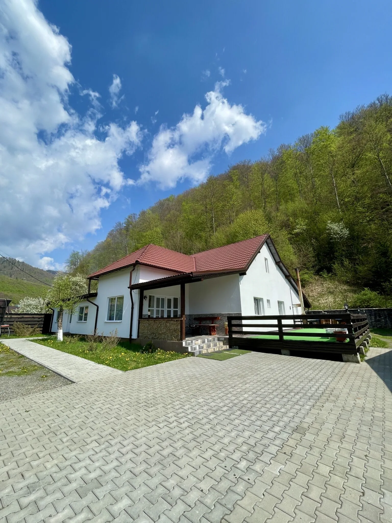 Casa Lirca Răstolița – Răstoliţa, România