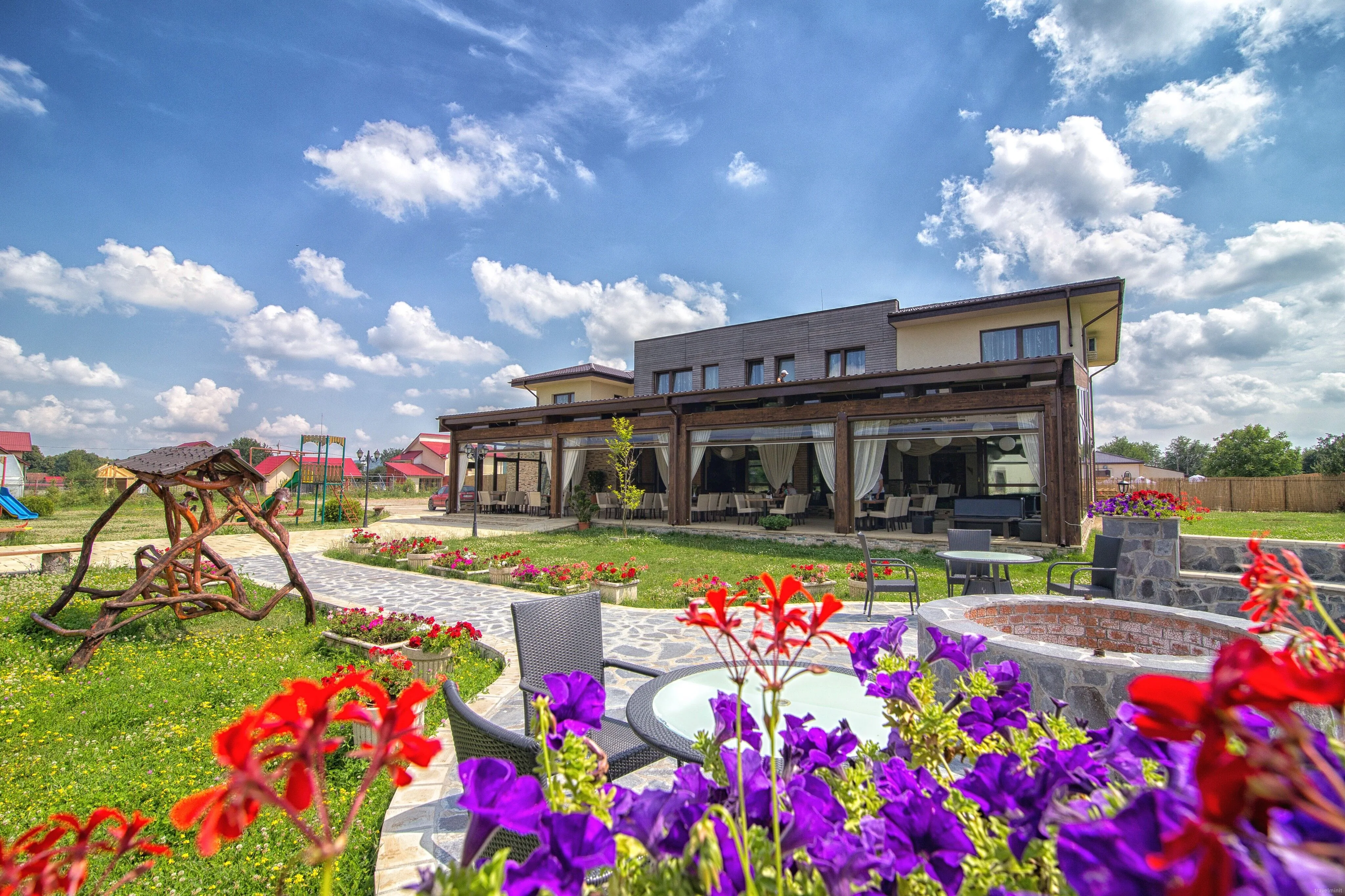 Pensiunea Armonia by Aristocratis Târgu Neamț - foto 2