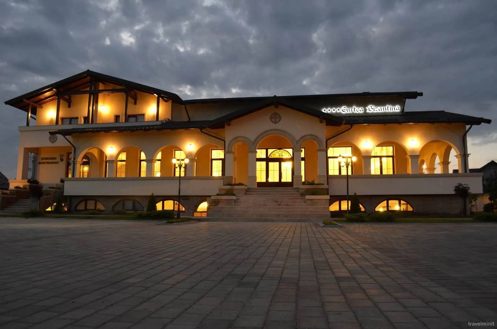 Pensiunea Curtea Bizantina Șcheia - foto 1