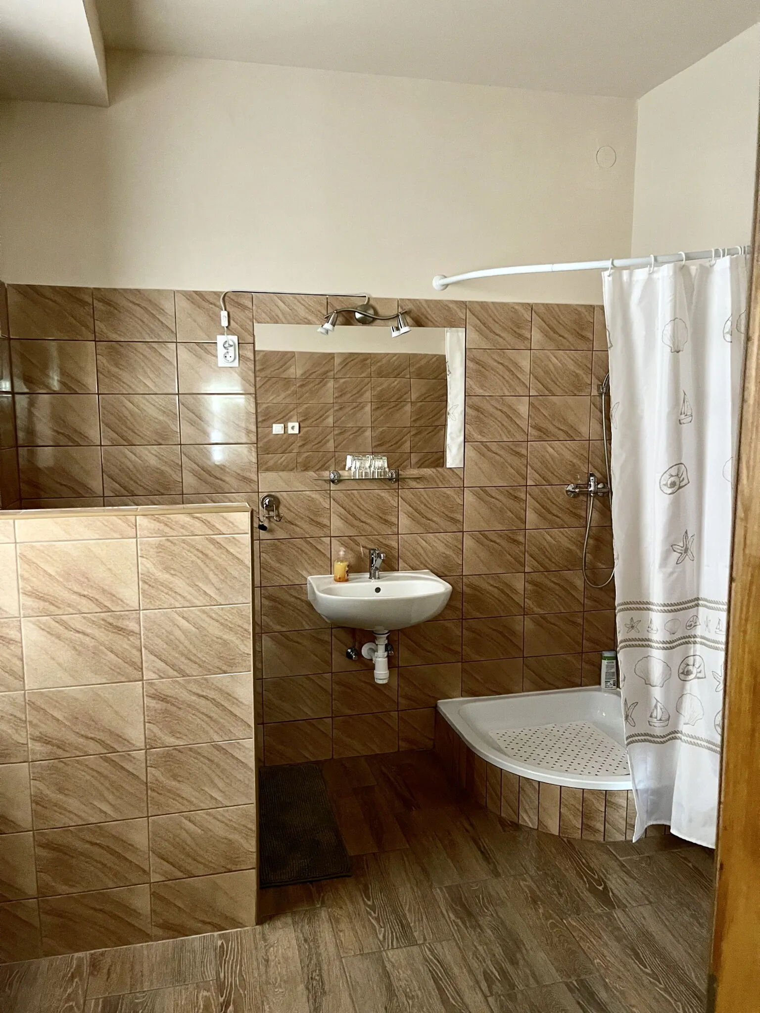 Vadász Panzió és Söröző Hollóháza – Hollóháza, Węgry
