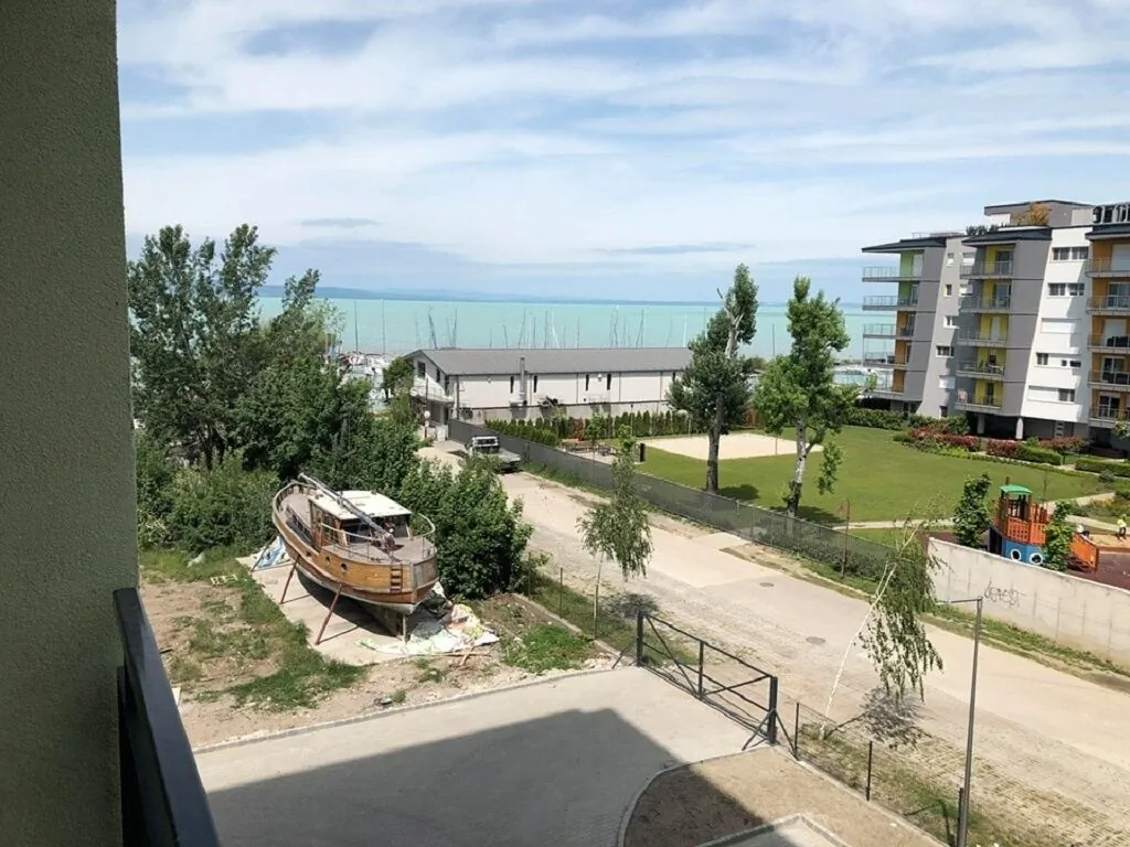Cadet-ház Balatonpart Apartman Siófok - foto 1