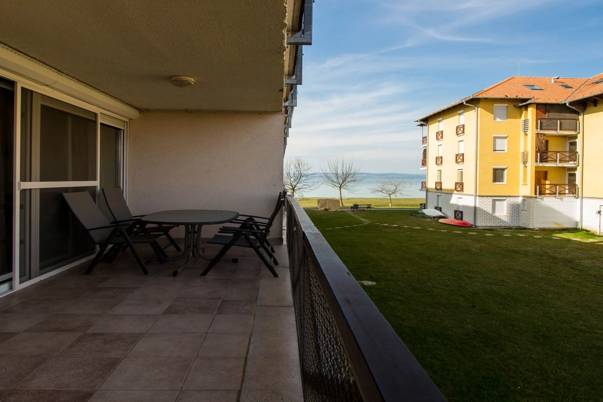 949 - Modern Apartman Balatonőszöd – Balatonőszöd, Ungaria