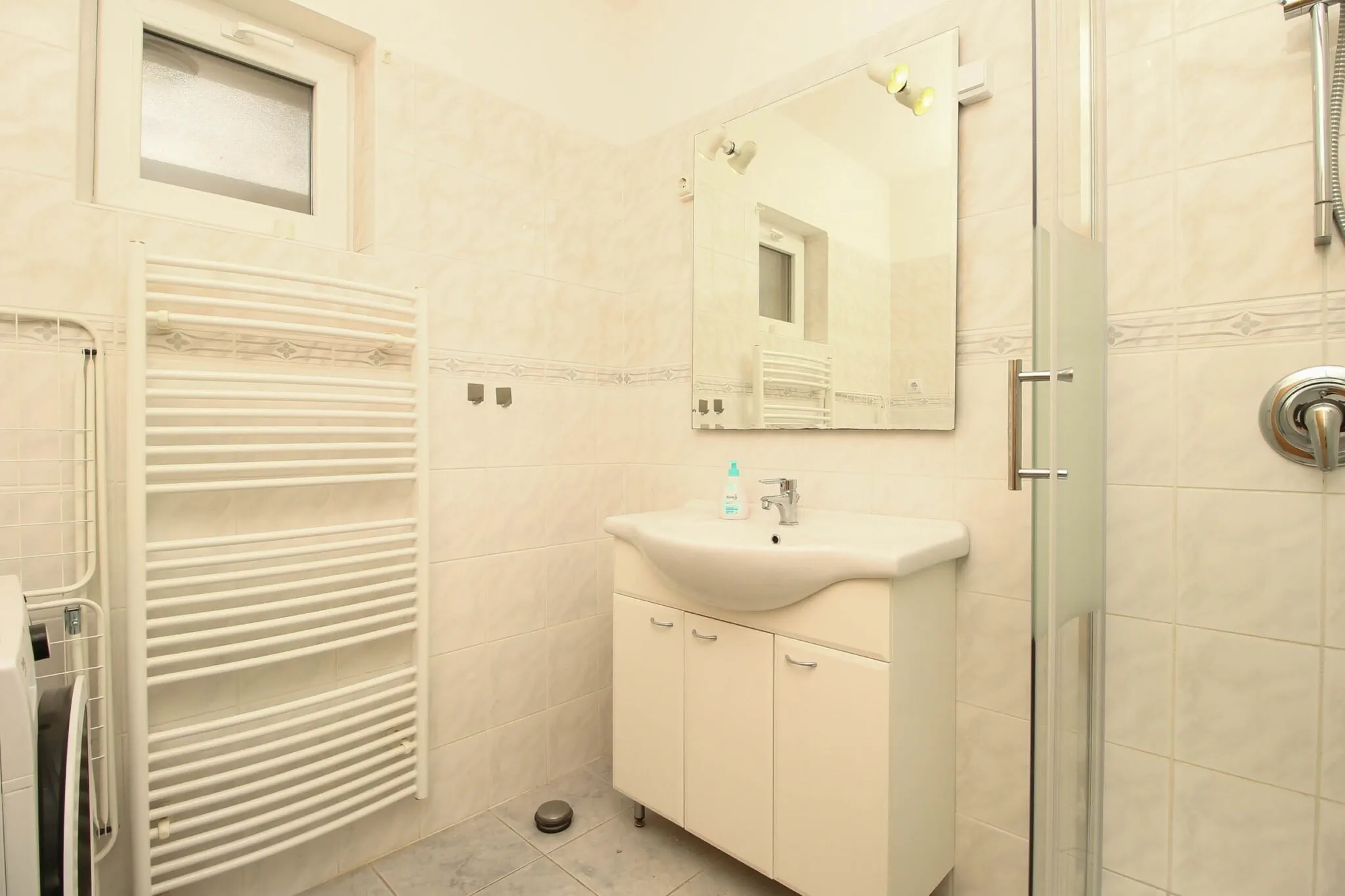 949 - Modern Apartman Balatonőszöd – Balatonőszöd, Ungaria