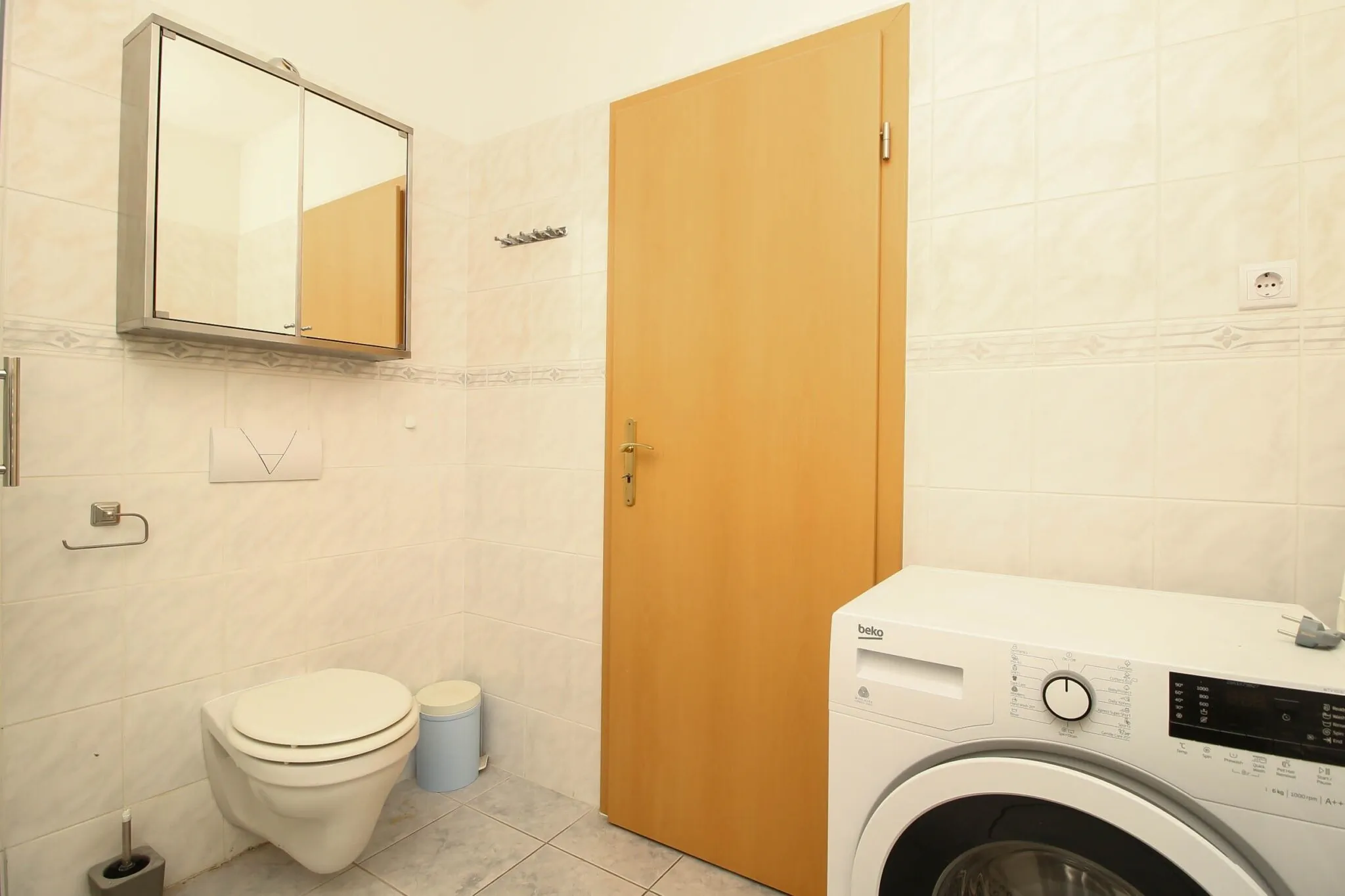 949 - Modern Apartman Balatonőszöd – Balatonőszöd, Ungaria
