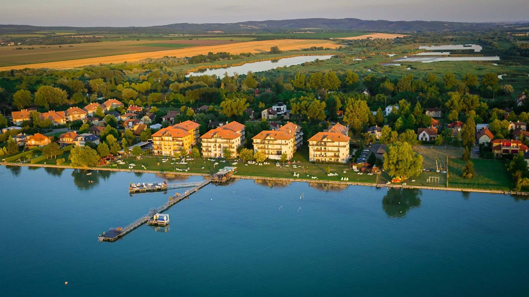 949 - Modern Apartman Balatonőszöd – Balatonőszöd, Ungaria