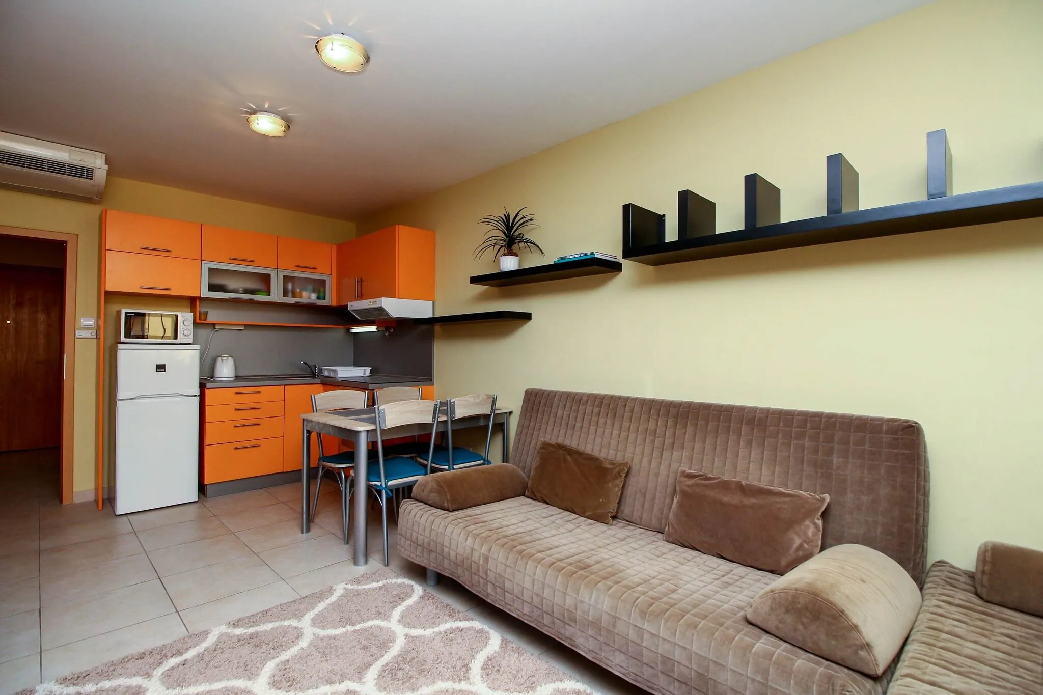 949 - Modern Apartman Balatonőszöd – Balatonőszöd, Ungaria