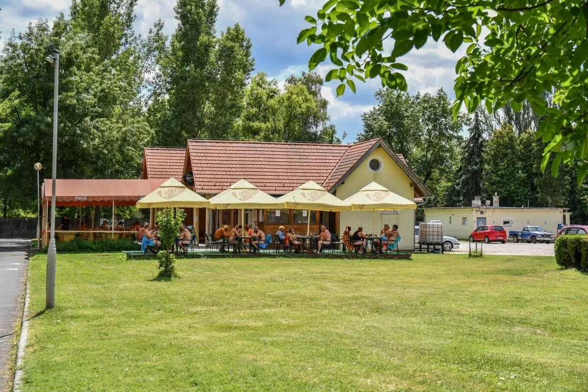 Balatontourist Berény Naturista Kemping Balatonberény – Balatonberény, Ungaria