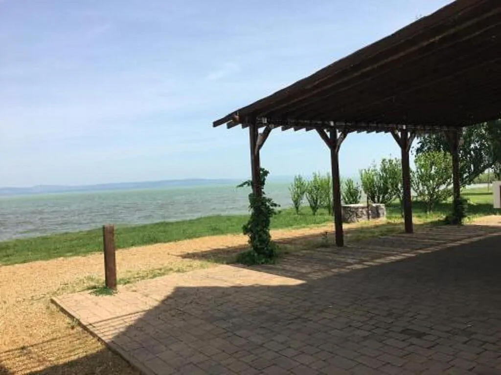 Beach Resident – Balatonszemes, Ungaria