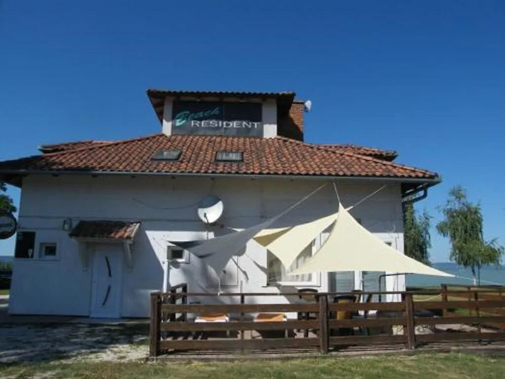 Beach Resident – Balatonszemes, Ungaria