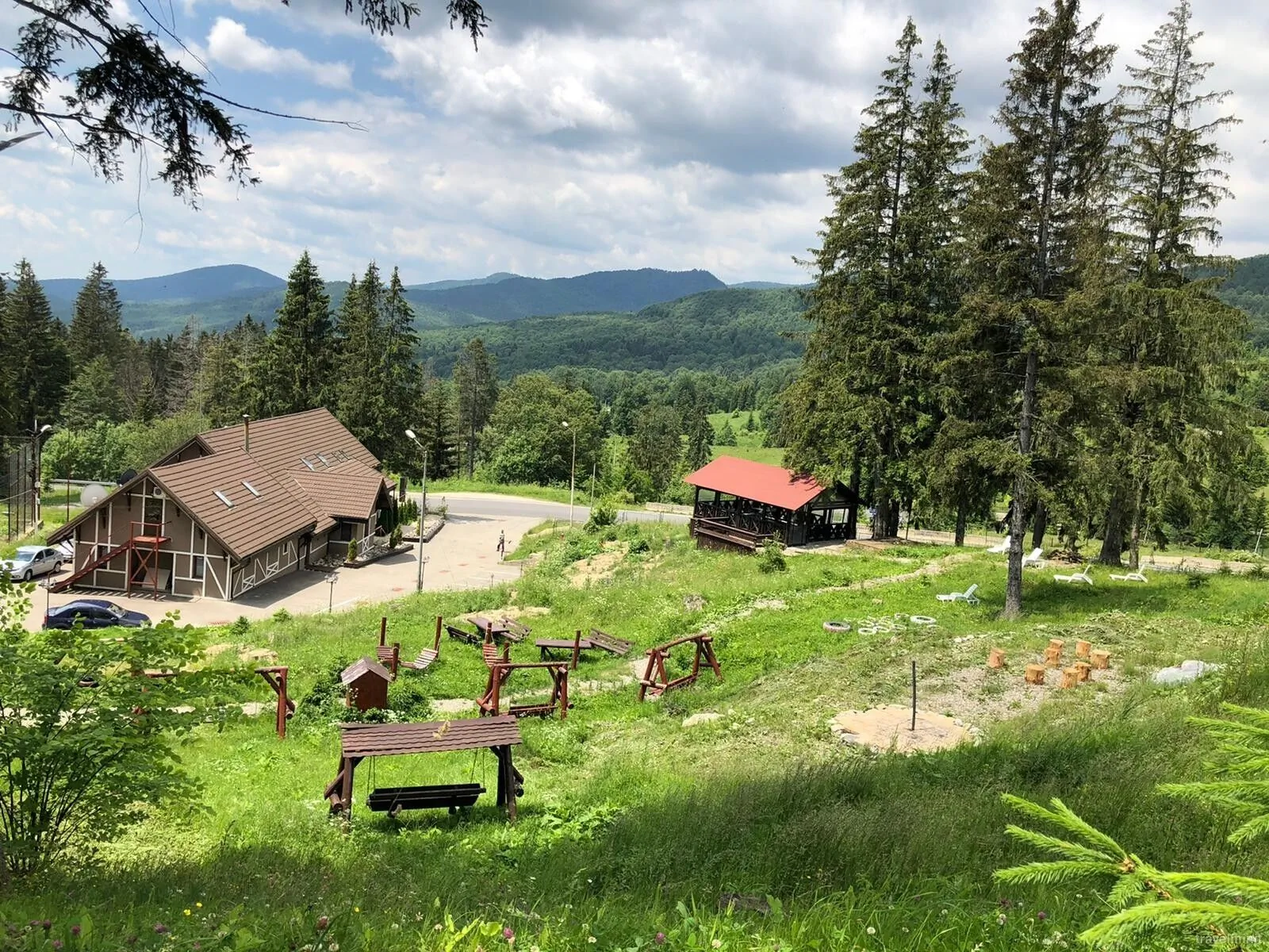 Complex Hotelier Cota O Mie Moroeni – Moroeni, România