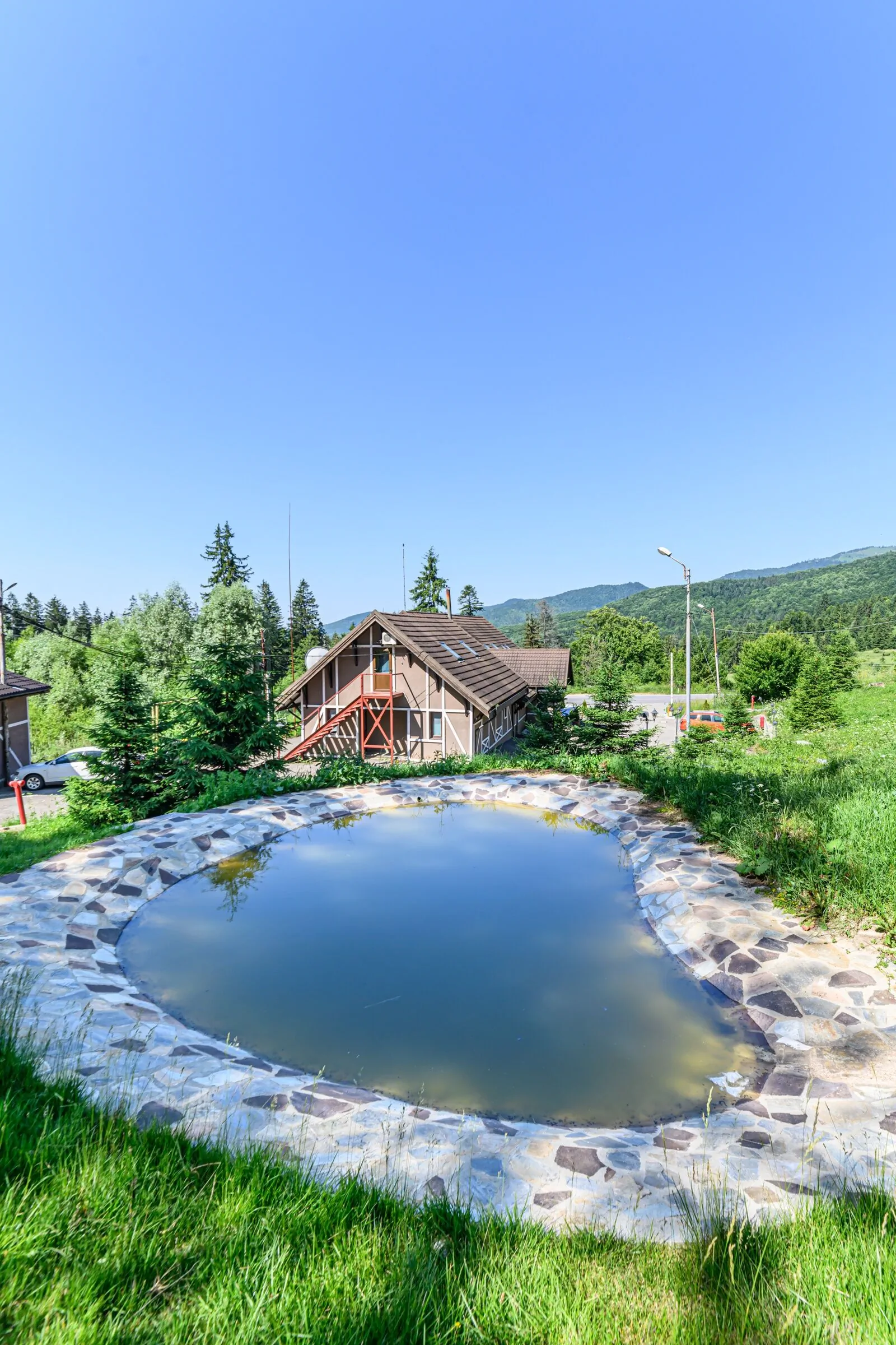 Complex Hotelier Cota O Mie Moroeni – Moroeni, România