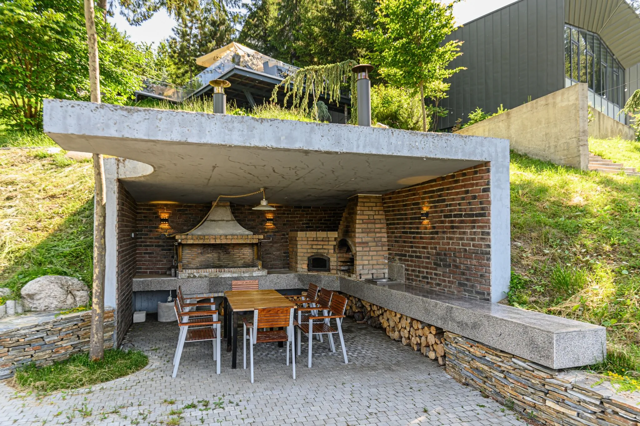Complex Hotelier Cota O Mie Moroeni – Moroeni, România