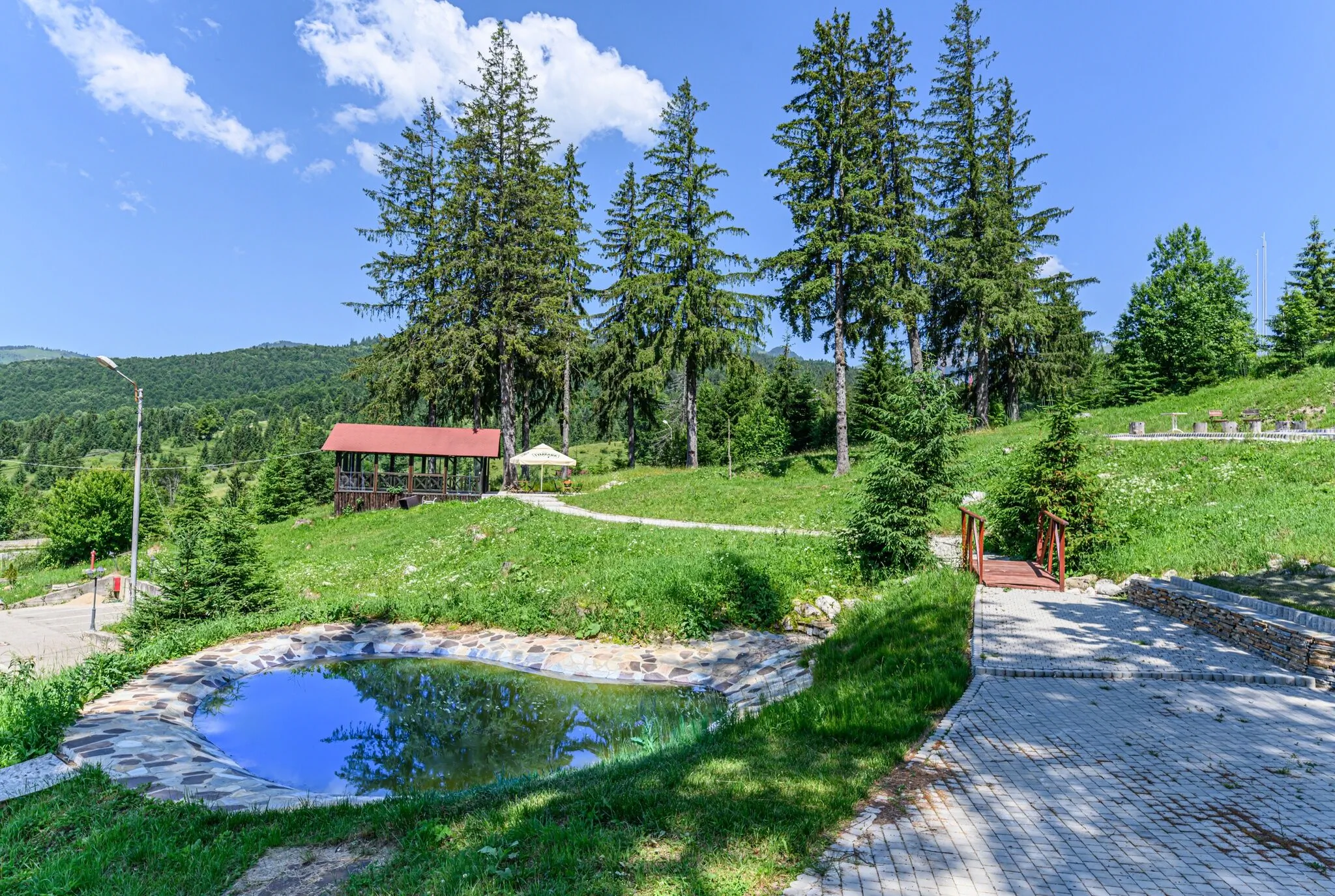 Complex Hotelier Cota O Mie Moroeni – Moroeni, România