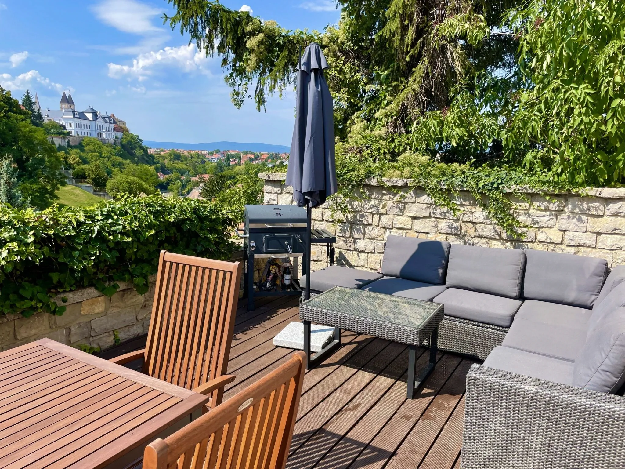 Terrace Belvárosi Jacuzzis Apartman Veszprém – Veszprém, Węgry