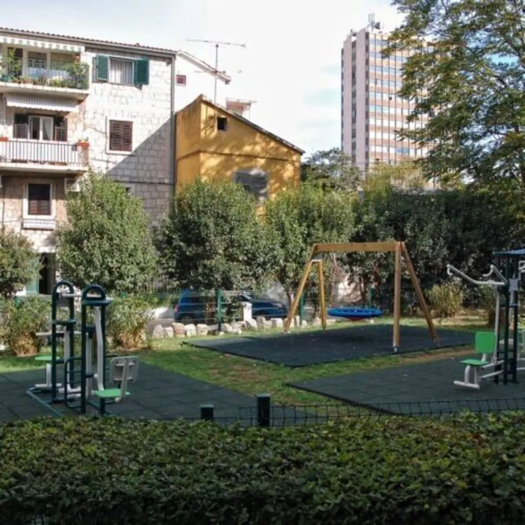 Apartman Happy Jackdaw Split – Split, Croația