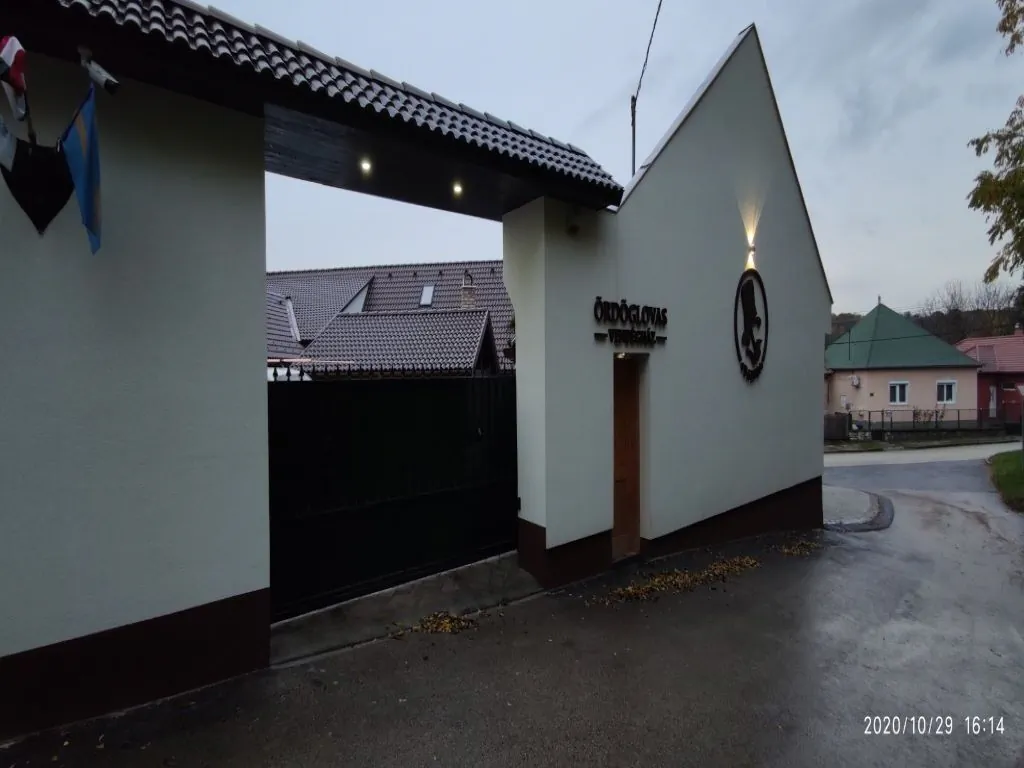 Ördöglovas Vendégház Bajna - foto 1