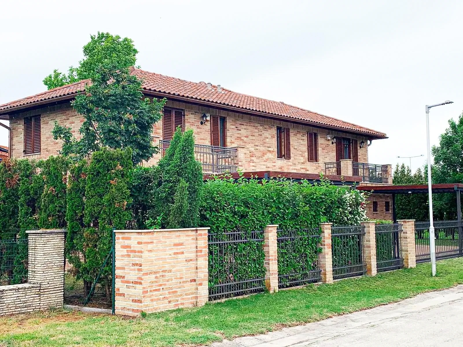 956 - Mediterrán Ikerfél Nyaraló Balatonőszöd – Balatonőszöd, Ungaria