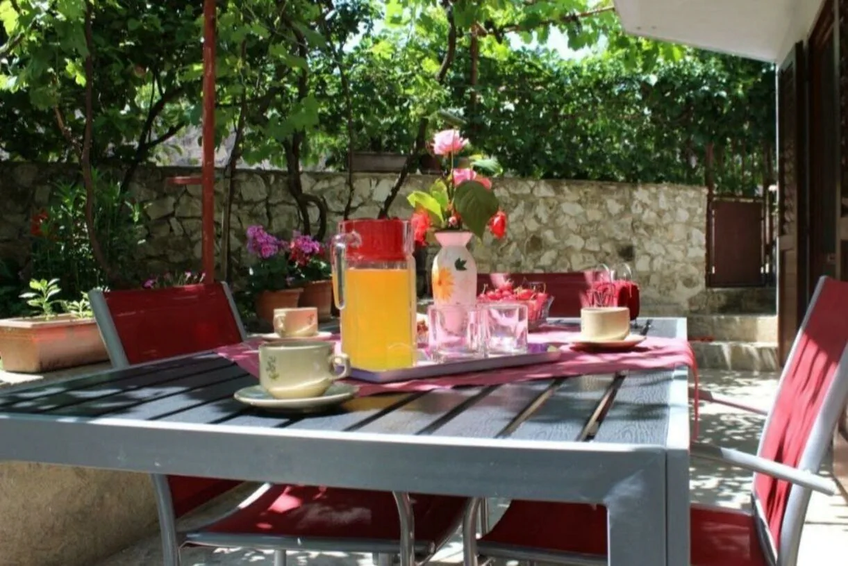 Apartman Ema Okrug Gornji – Okrug Gornji, Croația