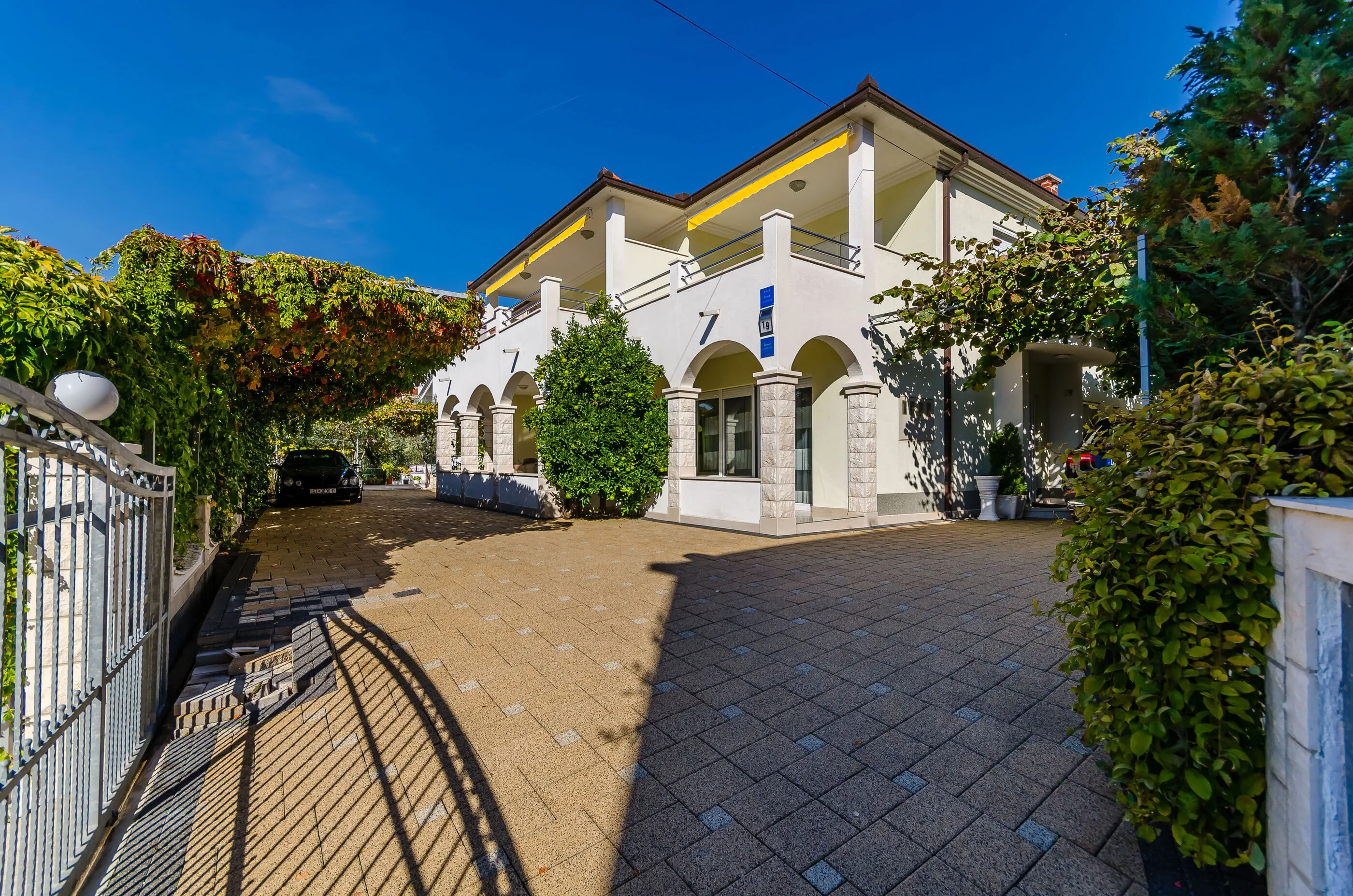 Apartments Palm tree Okrug Gornji - foto 4