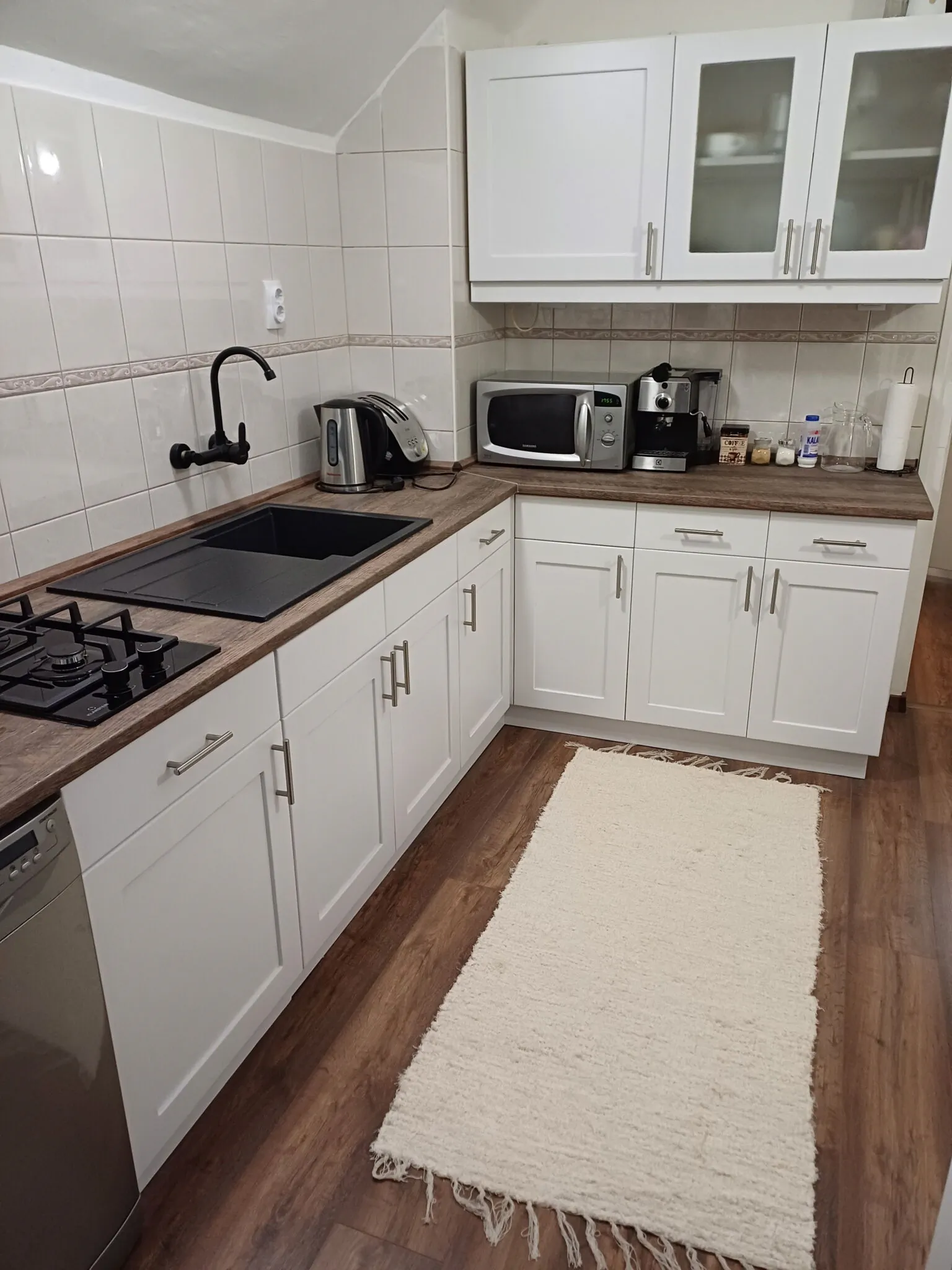 M és M Balatoni Apartman Balatonkenese – Balatonkenese, Ungaria