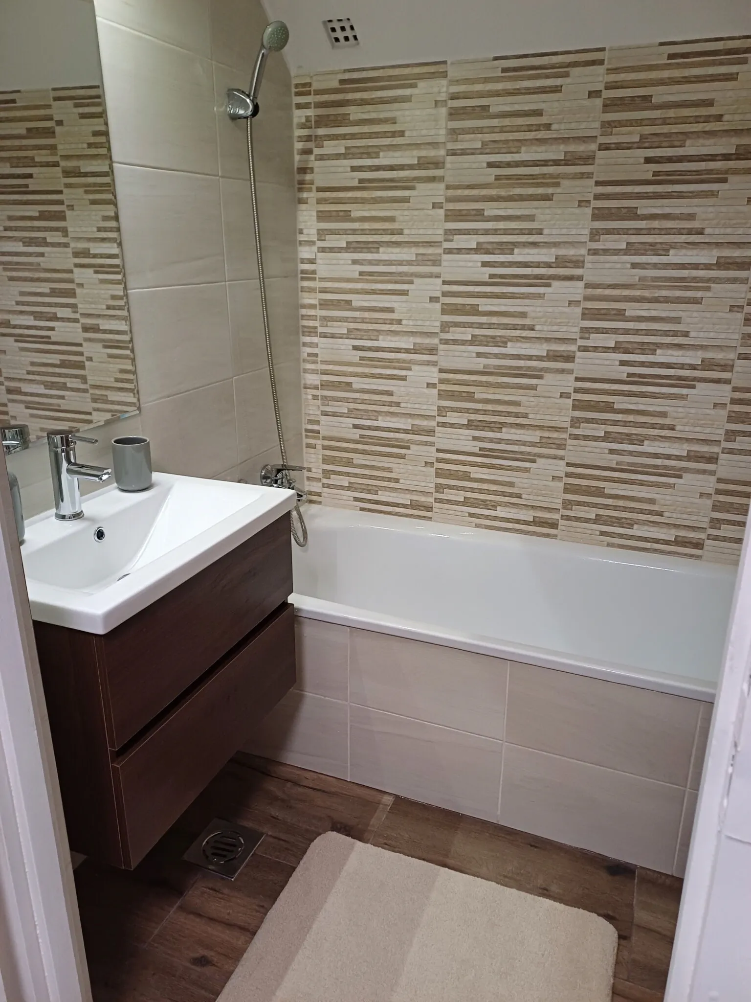 M és M Balatoni Apartman Balatonkenese – Balatonkenese, Ungaria